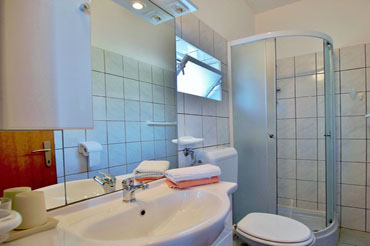 Apartments BALEN * private bathroom with hairdryer, shower, free toiletries, towels