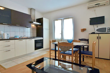 Apartments BALEN * Kitchen, electric kettle, microwave, coffee machine
