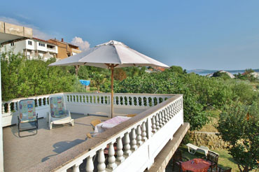 Apartments BALEN * from the terrace you have a view of Barbat and the sea