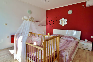 Apartments BALEN * bedroom - large double bed and a cot